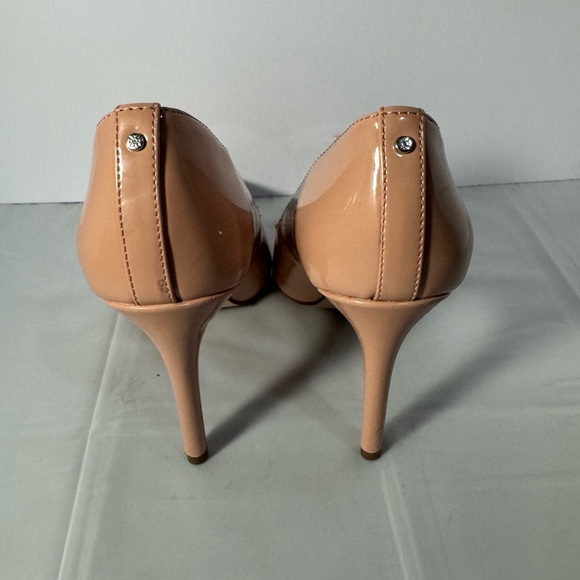 BCBGeneration Women's Light Peach Pumps Size 6B very good preowned condition - Picture 6 of 9